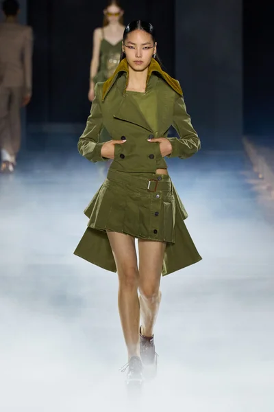 Look 25